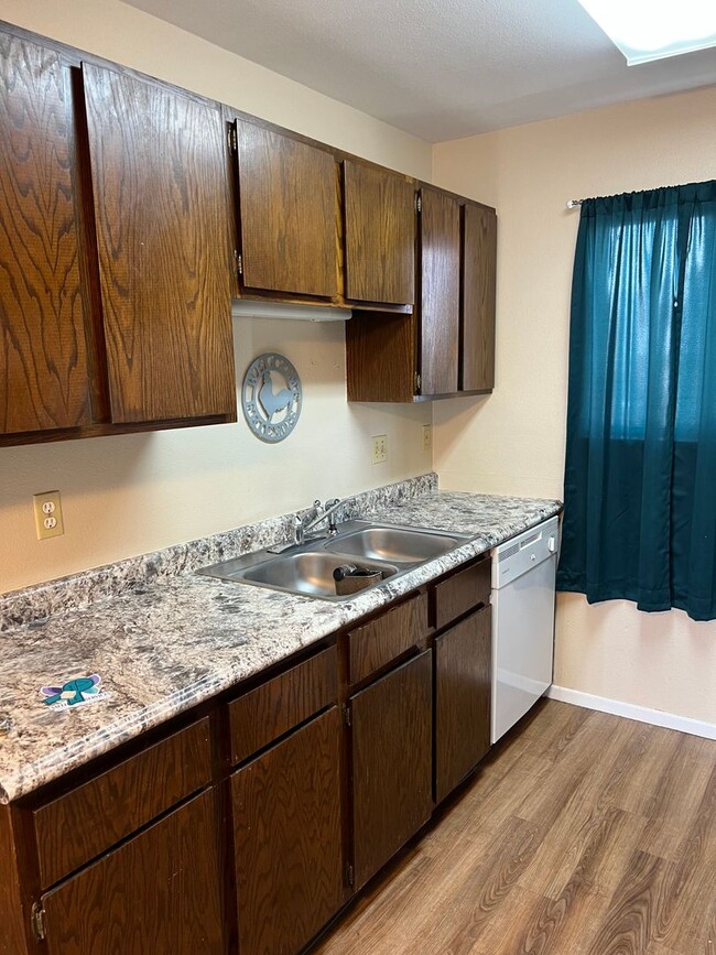 Building Photo - 2 Bedroom 1 Bathroom Apartment Available M...