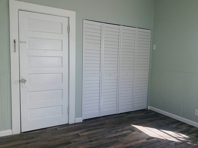 Foto del edificio - 136 W Pine Bluff St