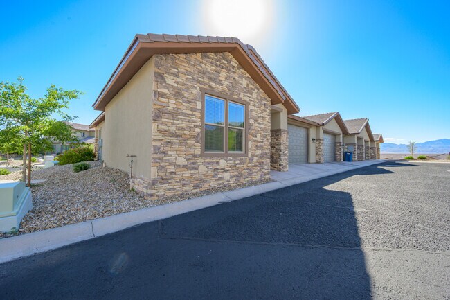 Building Photo - 1334 Scout Trl
