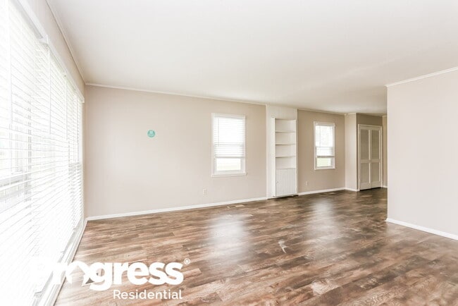 Building Photo - 2862 Lowell Dr