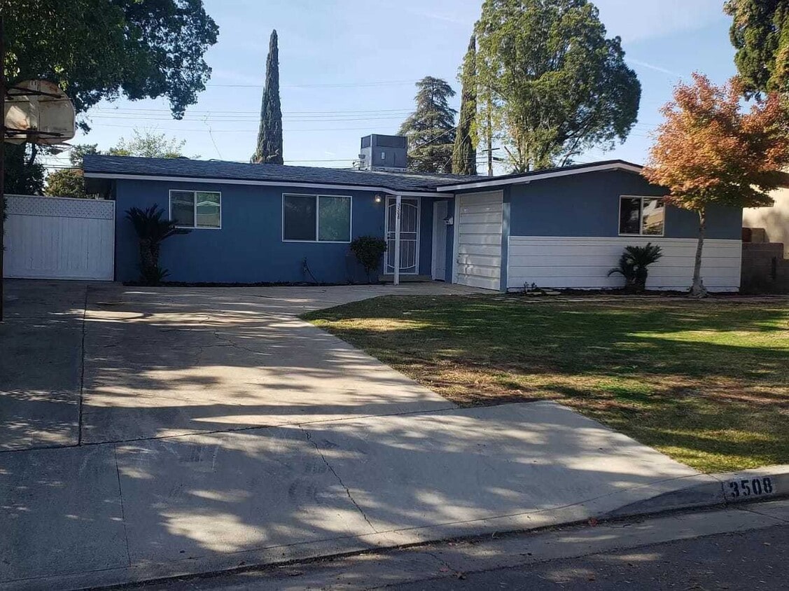 3508 Amherst St, Bakersfield, CA 93305 Room for Rent in Bakersfield