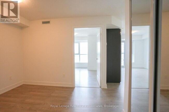 Building Photo - 7-907 Mabelle Ave