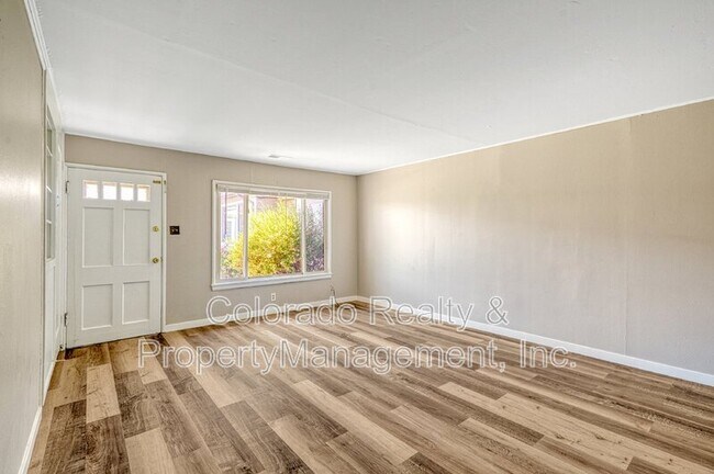 Foto del edificio - 2117-2129 S. Holly St