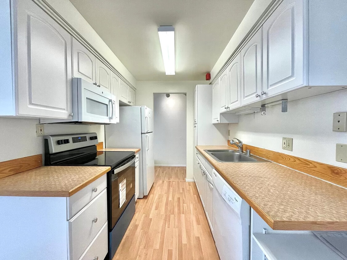 11008 NE 68th St Unit 719, Kirkland, WA 98033 Condo for Rent in