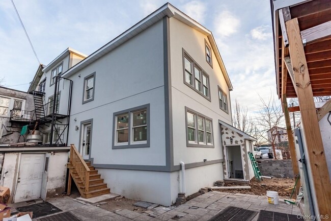 Foto del edificio - 300 Highland Ave