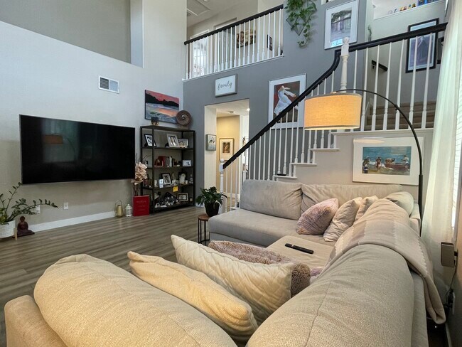 Building Photo - 3041 Rancho la Presa