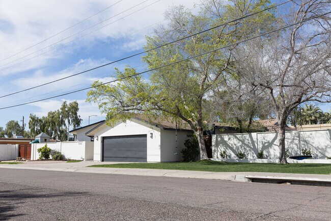 Building Photo - 5210 N 18th St