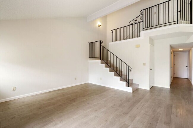 Building Photo - 9417 Aizenberg Cir