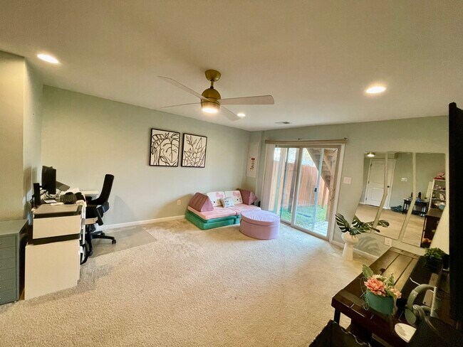 Foto del edificio - 7842 Wistar Woods Pl