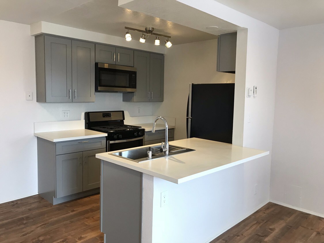 Foto principal - 12914 Doty Ave