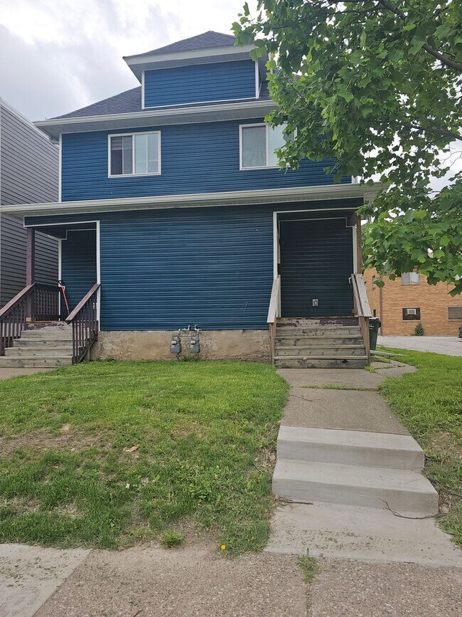 Building Photo - 1211 College Ave