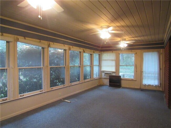 Building Photo - 2153 Sedalia Ct