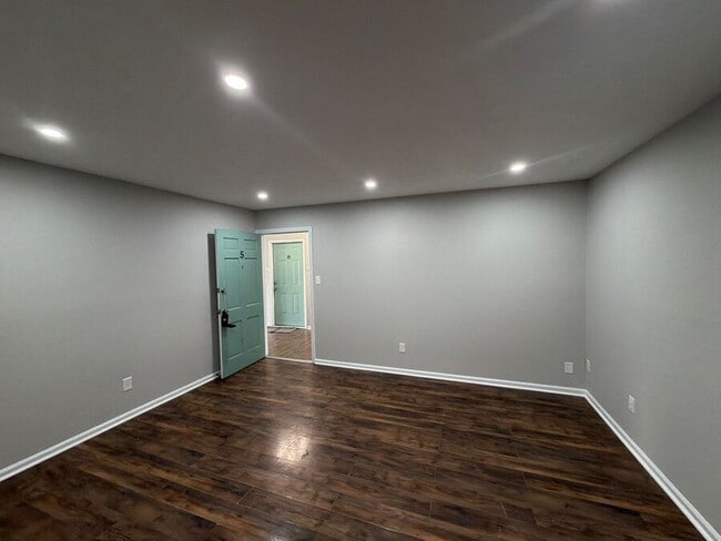 Photo - 208 Lakeshore Dr Apartment