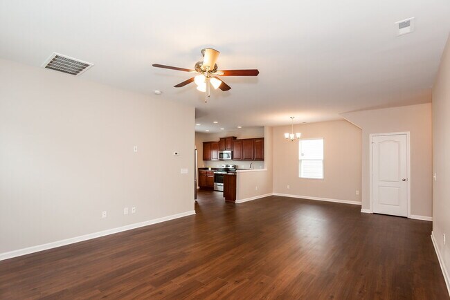 Foto del edificio - 8728 Balsam Bay Rd