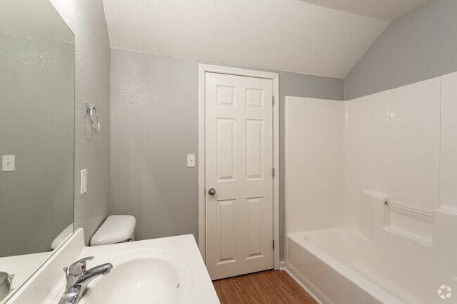 3BR, 2BA - 1350 SF - Four Winds Apartments