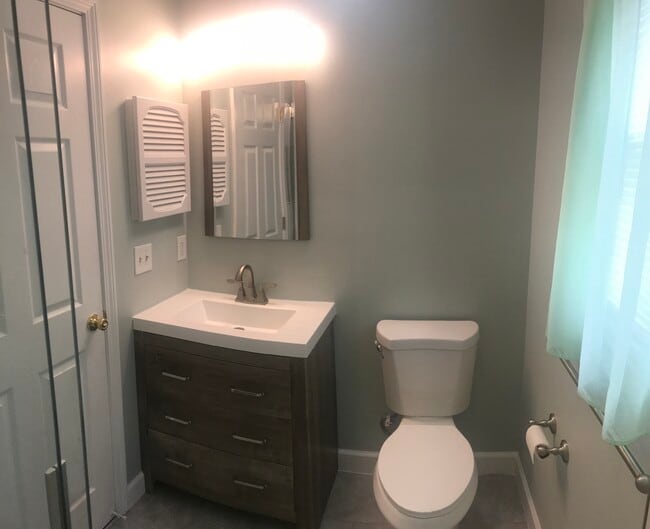 Master Bath - 62 Willow St