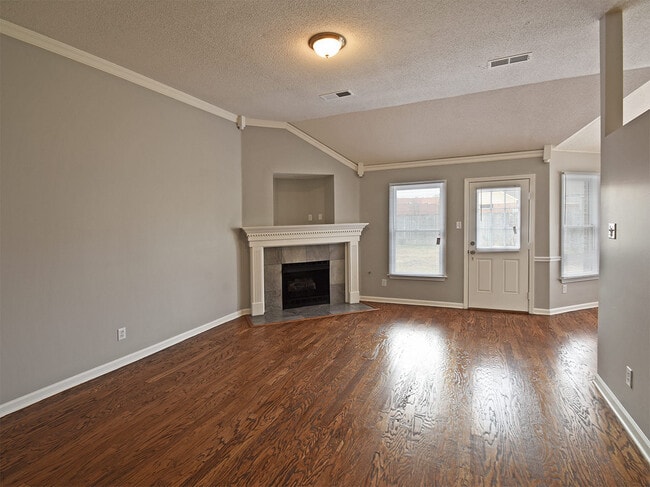 Building Photo - 5 Bedroom, 3 Bathrooms Near Berryhill And ...