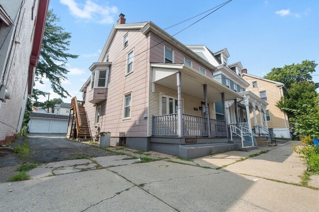 Building Photo - 410 Wyandotte St