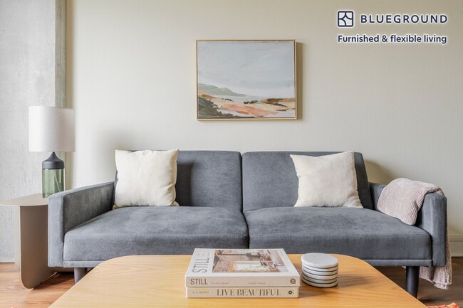 Foto del edificio - 615 W 7th St