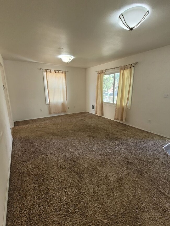 Building Photo - Ephrata House with Garage & Fenced Yard