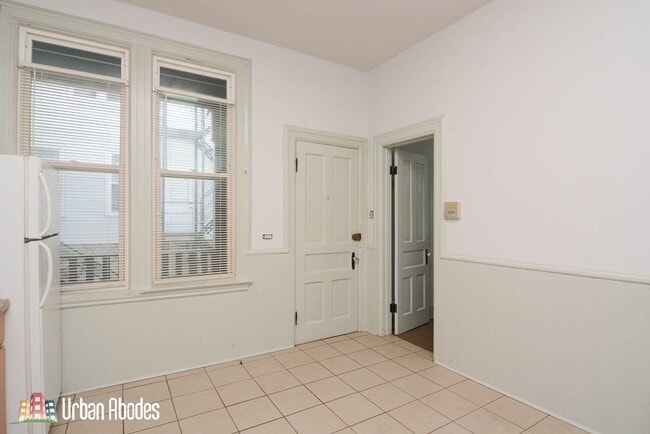 Building Photo - 3224 N Racine Ave