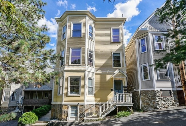 Building Photo - 2 Termine Ave