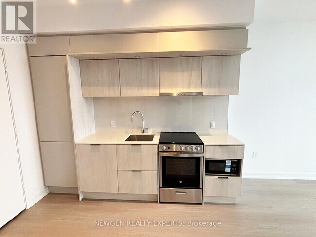 Photo du bâtiment - 448 Burnhamthorpe Rd W