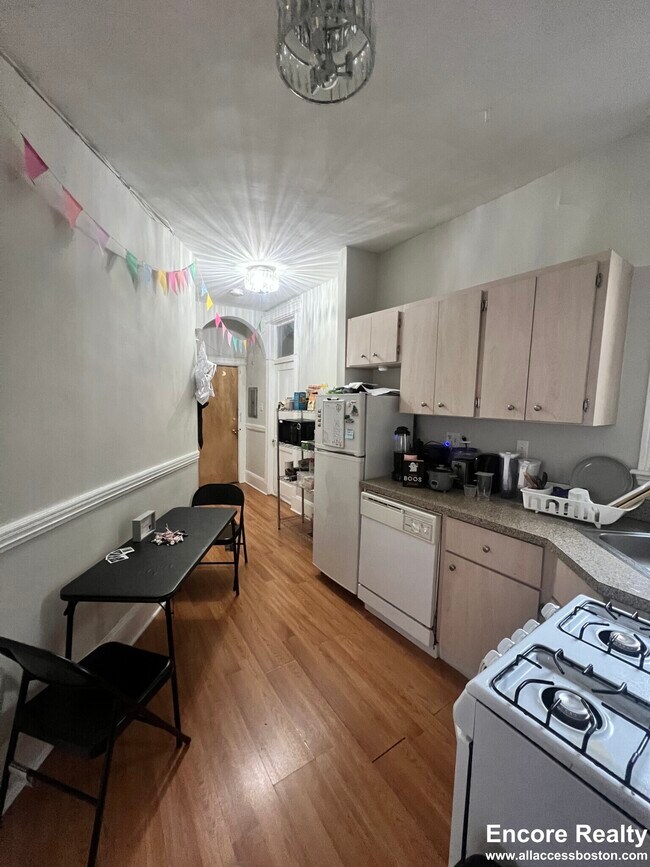 Building Photo - 38 Hemenway St