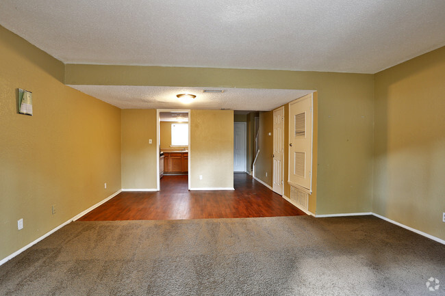 Interior Photo - Live Oaks Apartments