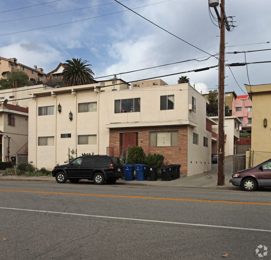 Building Photo - 745 Yale St