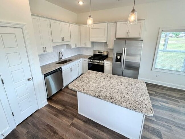 Photo - Now Leasing a 5-Bedroom 3 Bath Home in Olive Branch, MS Zoned for Great Schools-DeSoto Central.