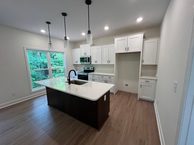 Building Photo - 124 Fern Cir