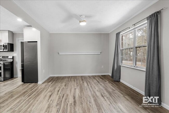 Building Photo - Welcome To This Smart 3 Bedroom, 1.5 Bath Home in Clarksville, VA!
