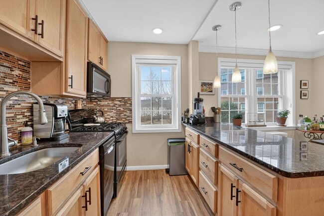 Building Photo - 2208 Colston Dr