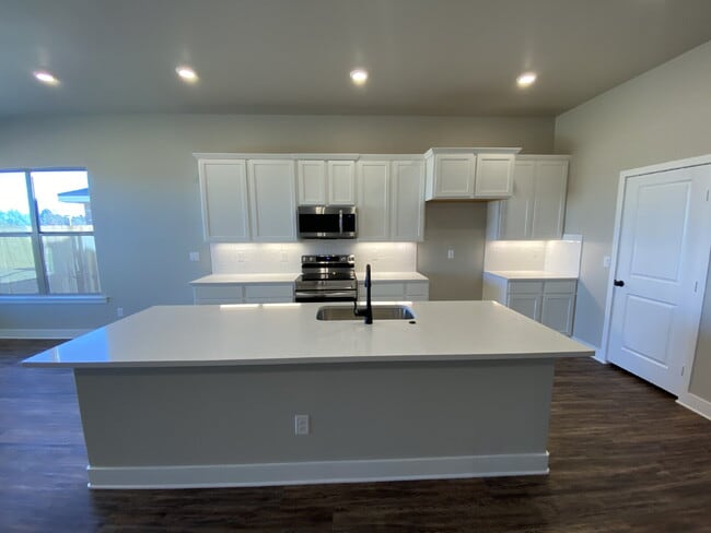 Building Photo - WONDERFUL 4 BEDROOM HOME IN BELL FARMS!!!
