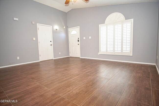 Foto del edificio - 3717 Tierra Zafiro Dr