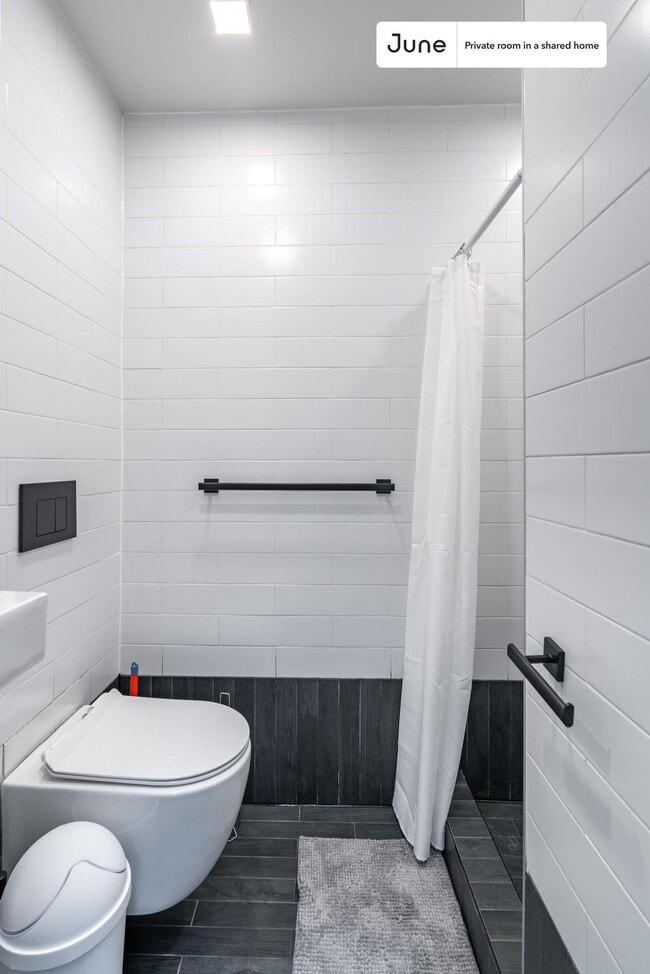 Building Photo - Room in Shared 6 bed/6.5 bath home