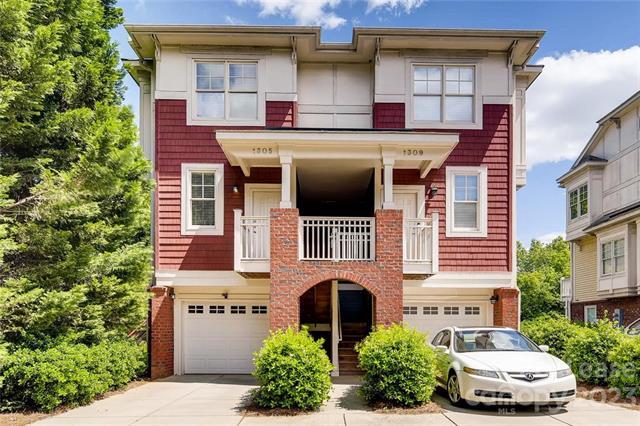 Foto principal - 1305 Summit Greenway Court