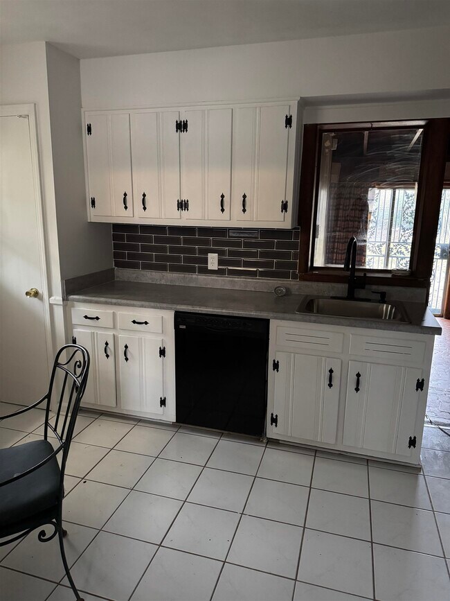 Foto del edificio - 2404 Perry Cove