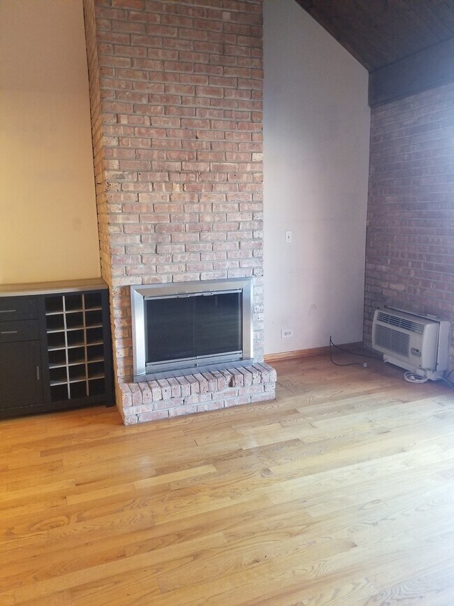 Building Photo - 2660 N Halsted St