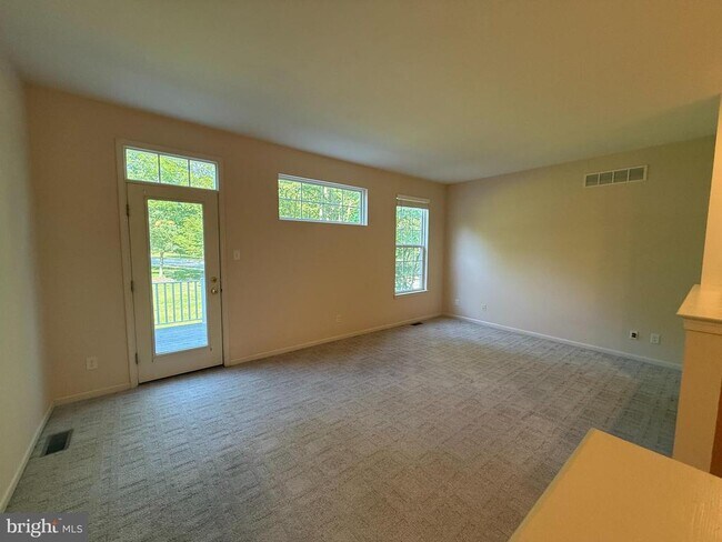 Foto del edificio - 102 Regents Ct