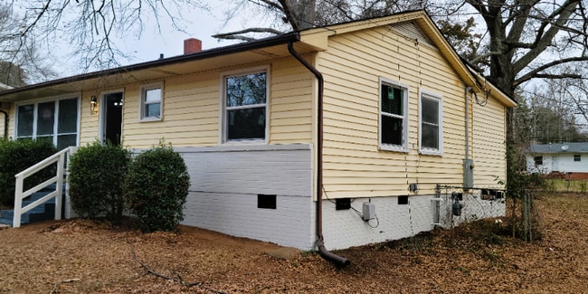 Building Photo - 1542 E Perry St