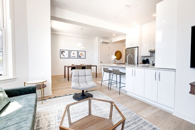 Photo du bâtiment - 4500 Rue Hutchison