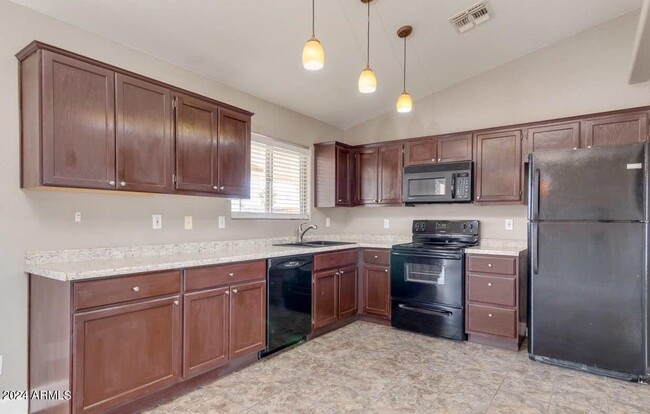 Building Photo - 143 N 86th St