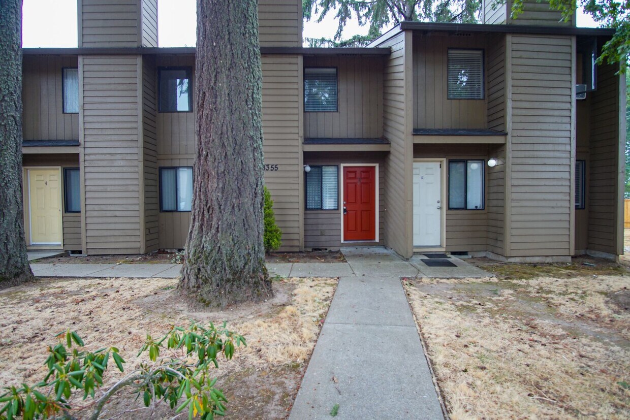 Foto principal - Tidy Townhouse in Tigard! Garage, Fireplac...