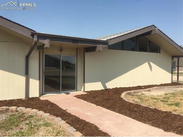 Building Photo - 683 E Clarion Dr