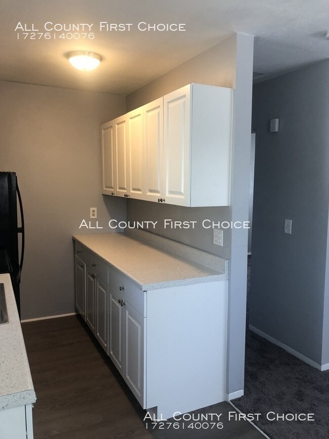 Foto del edificio - Updated one bedroom garage apartment