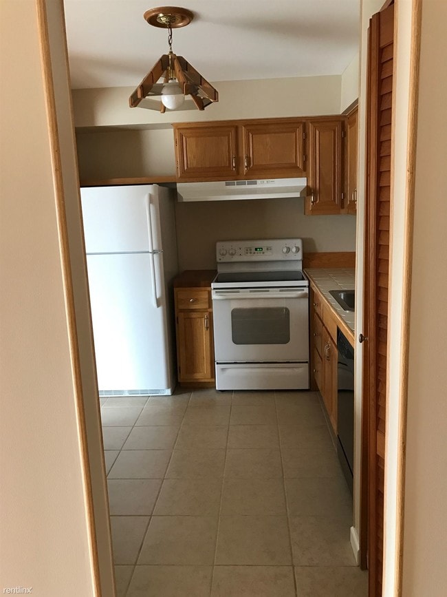7422 Woodview St, Westland, MI 48185 Condo for Rent in Westland, MI