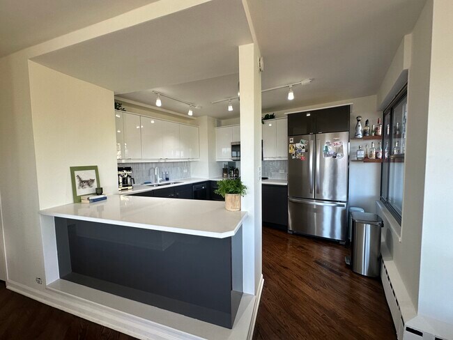 Foto del edificio - 3410 N Lake Shore Dr