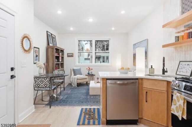 Building Photo - 111 Clarke Ave